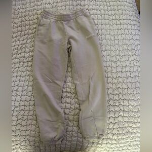 Women’s mid rise Reebok sweatpants. Size XS